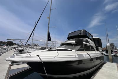 BOATZON | Cruisers Yachts 3650 Motoryacht 1995