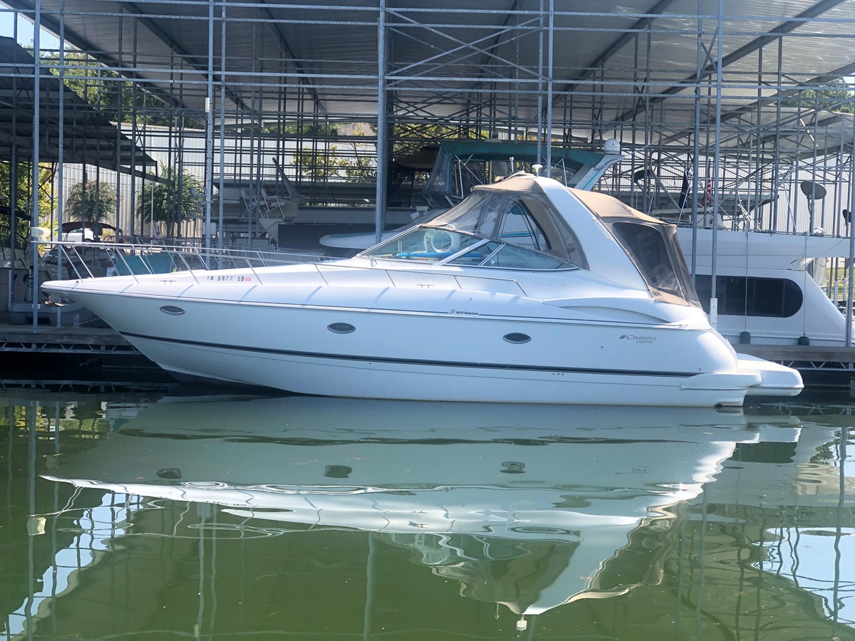 2001 Cruisers Yachts 3672 Express - Sold Boat