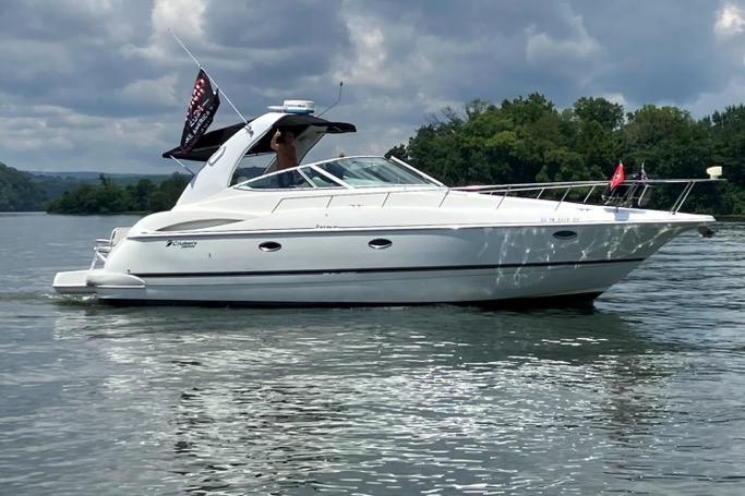 2001 Cruisers Yachts 3672 Express - Sold Boat