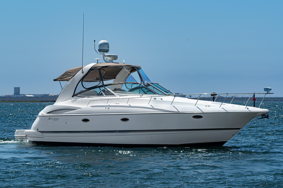2005 Cruisers Yachts 370 Express - Sold Boat