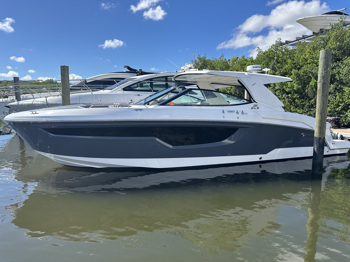 2022 Cruisers Yachts 38 GLS-OB - Sold Boat