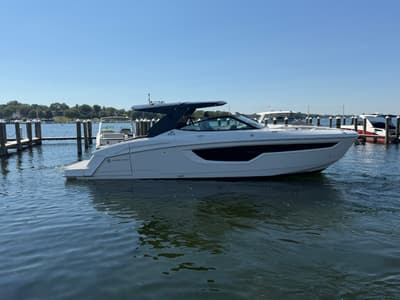 BOATZON | Cruisers Yachts 38 GLS 2024