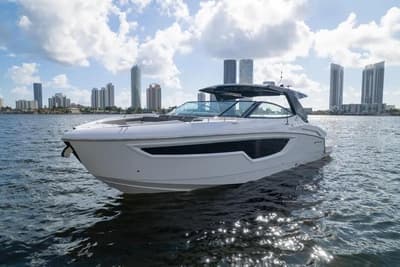 BOATZON | Cruisers Yachts 38 GLS OB 2021