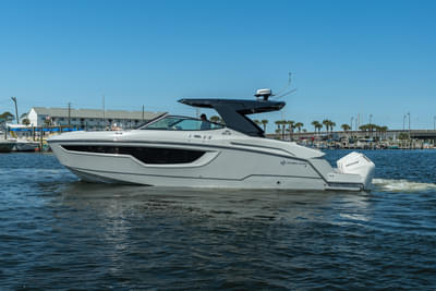 BOATZON | Cruisers Yachts 38 GLS Outboard 2025 BOATZON | Cruisers Yachts 38 GLS Outboard 2025