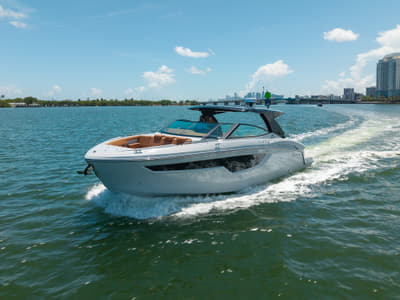 BOATZON | Cruisers Yachts 38 GLS Outboard 2027 BOATZON | Cruisers Yachts 38 GLS Outboard 2027