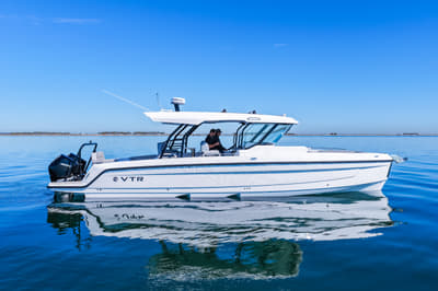 BOATZON | Cruisers Yachts 38 VTR 2026