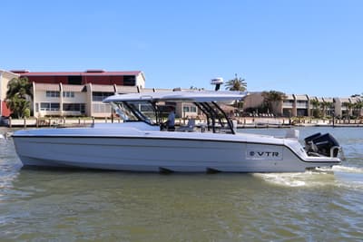 BOATZON | Cruisers Yachts 38 VTR 2026