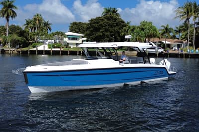 BOATZON | Cruisers Yachts 38 VTR 2026
