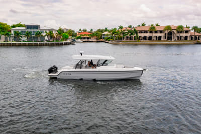 BOATZON | Cruisers Yachts 38 VTR 2026
