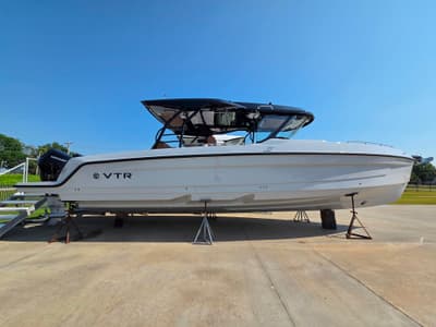 BOATZON | Cruisers Yachts 38 VTR 2027