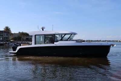 BOATZON | Cruisers Yachts 38 VTR EC 2026