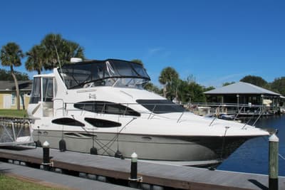 BOATZON | Cruisers Yachts 385 Motoryacht 2006