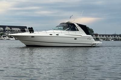 BOATZON | Cruisers Yachts 3870 Express 2000
