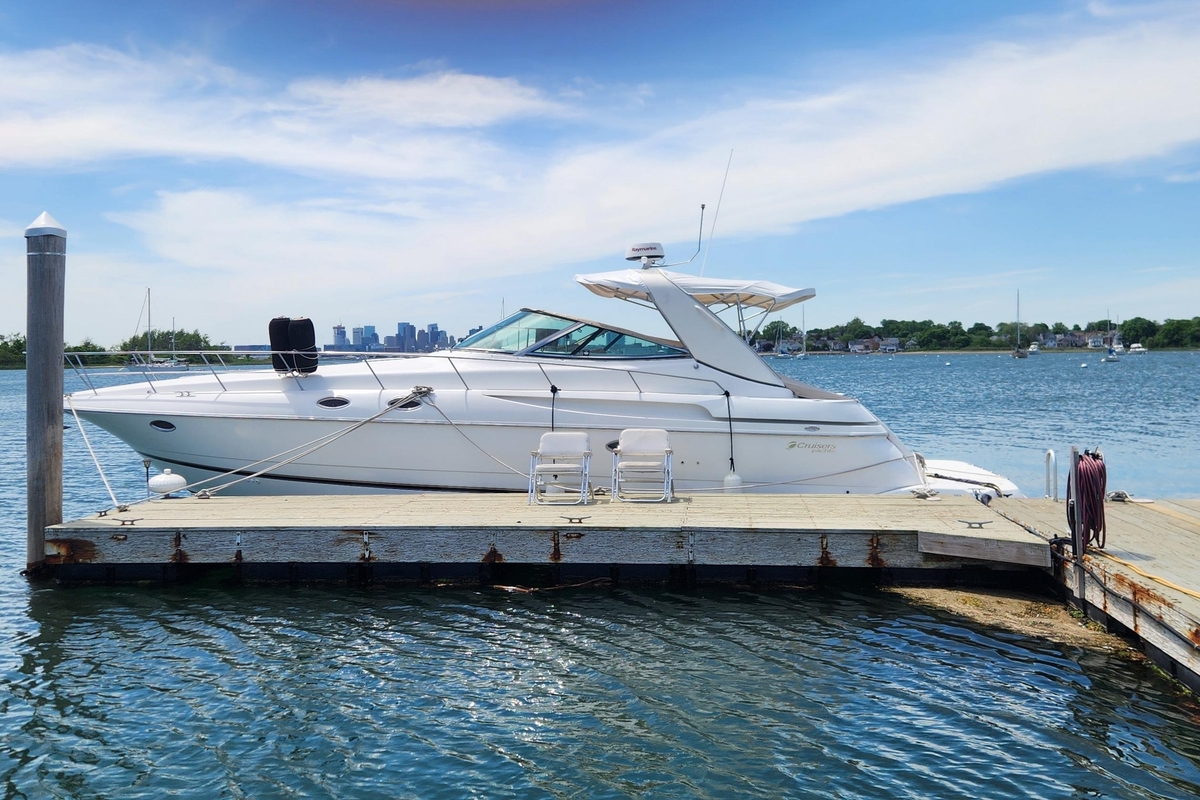 2002 Cruisers Yachts 3870 Express - Sold Boat