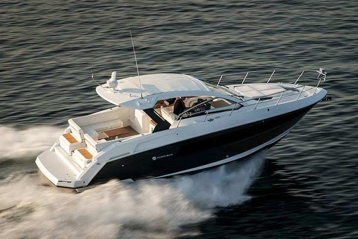 2020 Cruisers Yachts 39 Express Coupe - Sold Boat