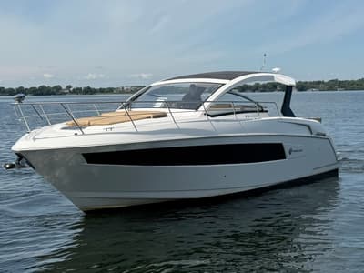 BOATZON | Cruisers Yachts 390 EXPRESS COUPE 2015