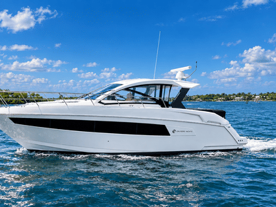 BOATZON | Cruisers Yachts 390 EXPRESS COUPE 2016