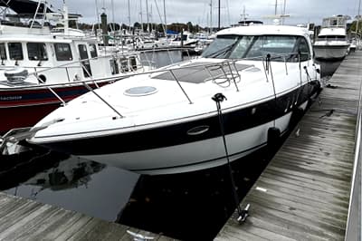 BOATZON | Cruisers Yachts 390 Sports Coupe 2009