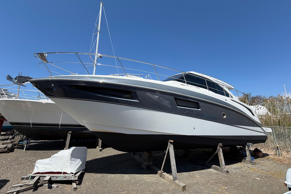 2016 Cruisers Yachts 41 Cantius - Sold Boat