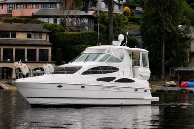 BOATZON | Cruisers Yachts 415 Express Motoryacht 2006