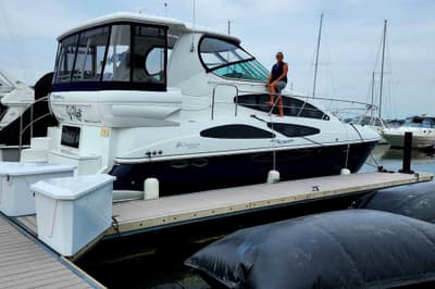 BOATZON | Cruisers Yachts 415 Express Motoryacht 2008