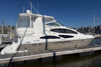 BOATZON | Cruisers Yachts 415 Express Motoryacht 2011