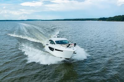 BOATZON | Cruisers Yachts 42 Cantius 2019