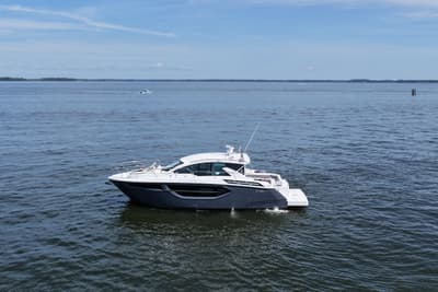 BOATZON | Cruisers Yachts 42 CANTIUS 2024
