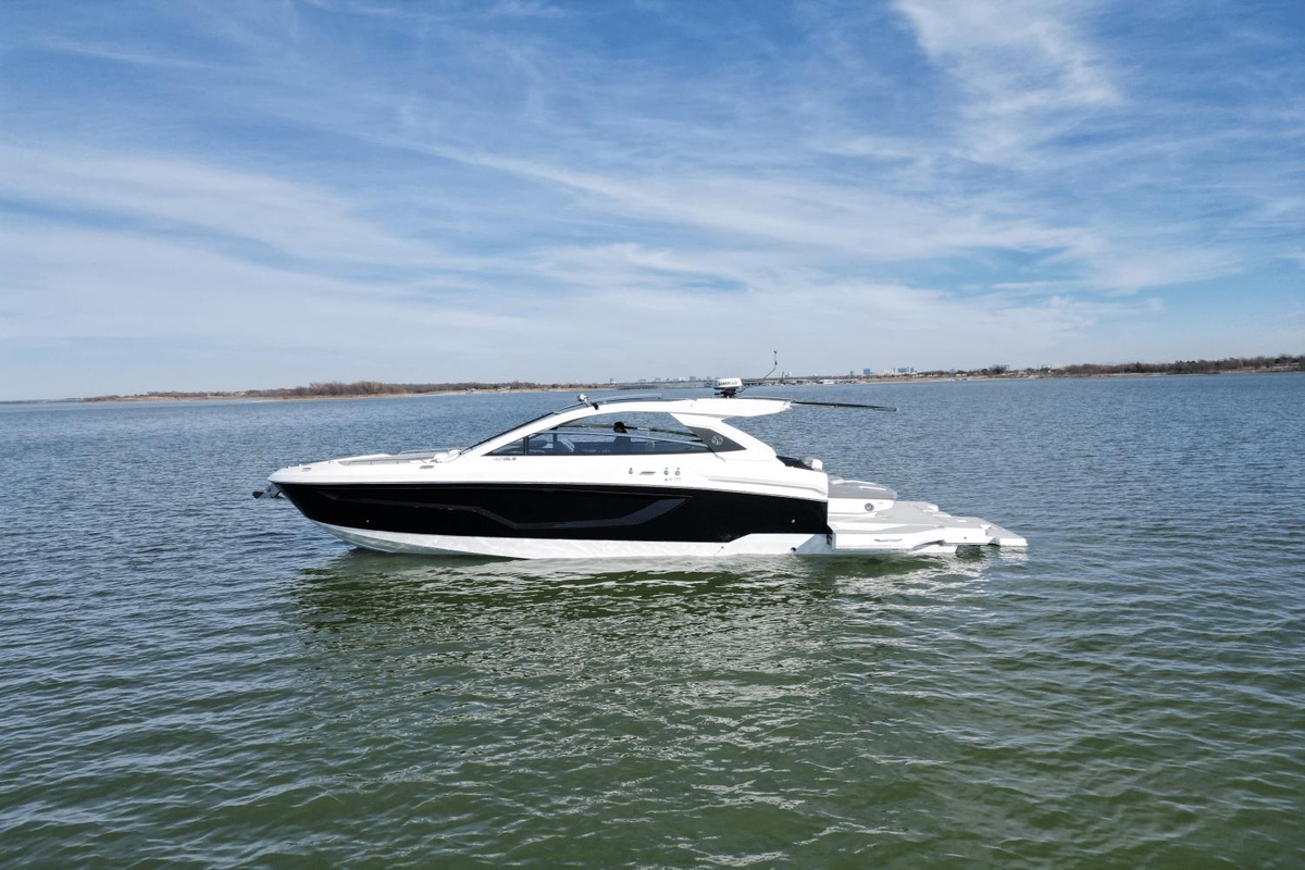 2025 Cruisers Yachts 42 GLS - Sold Boat