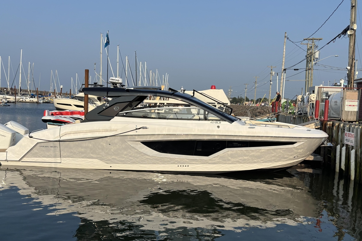 2024 Cruisers Yachts 42 GLS OB - Sold Boat
