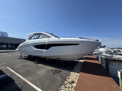 BOATZON | Cruisers Yachts 42 GLS Outboard 2027