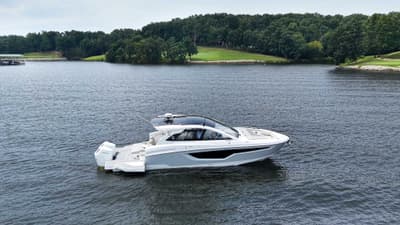 BOATZON | Cruisers Yachts 42 GLS Outboard 2027