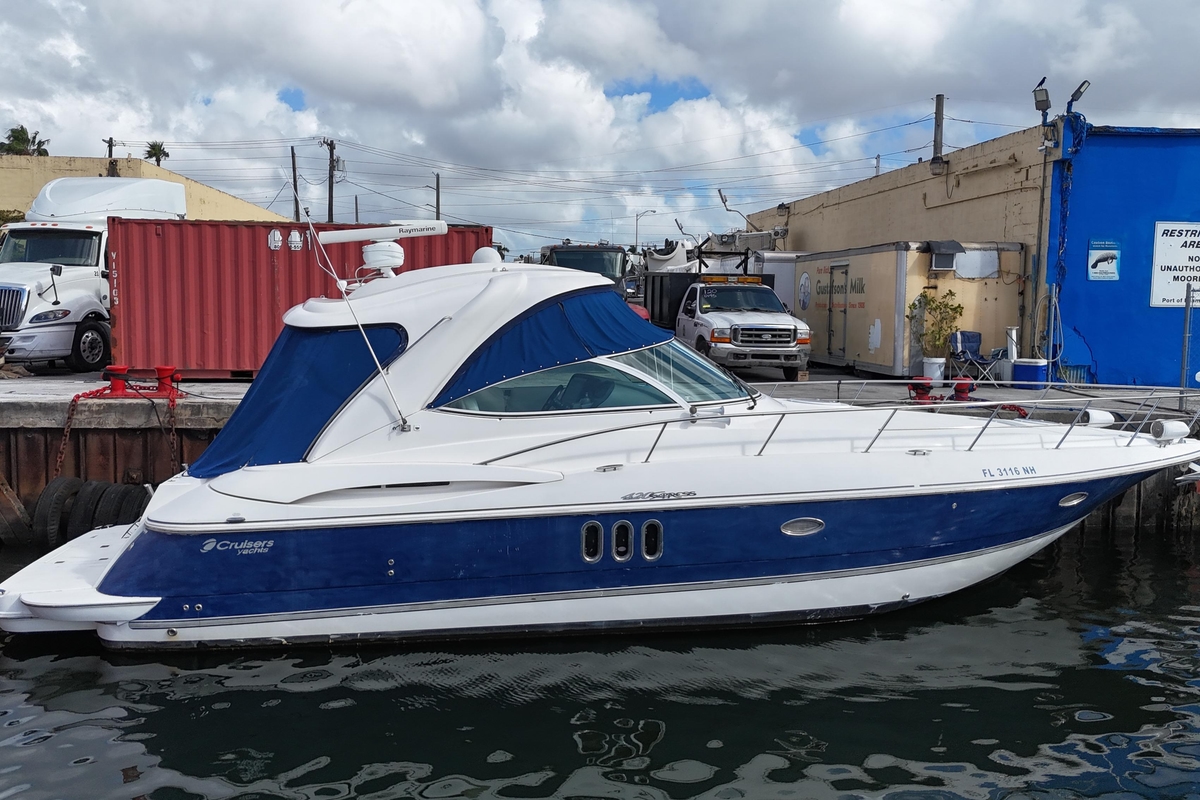 2007 Cruisers Yachts 420 Express - Sold Boat