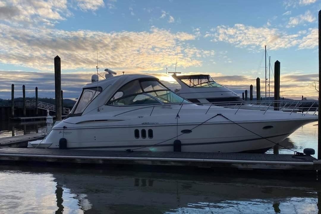 2008 Cruisers Yachts 420 Express - Sold Boat