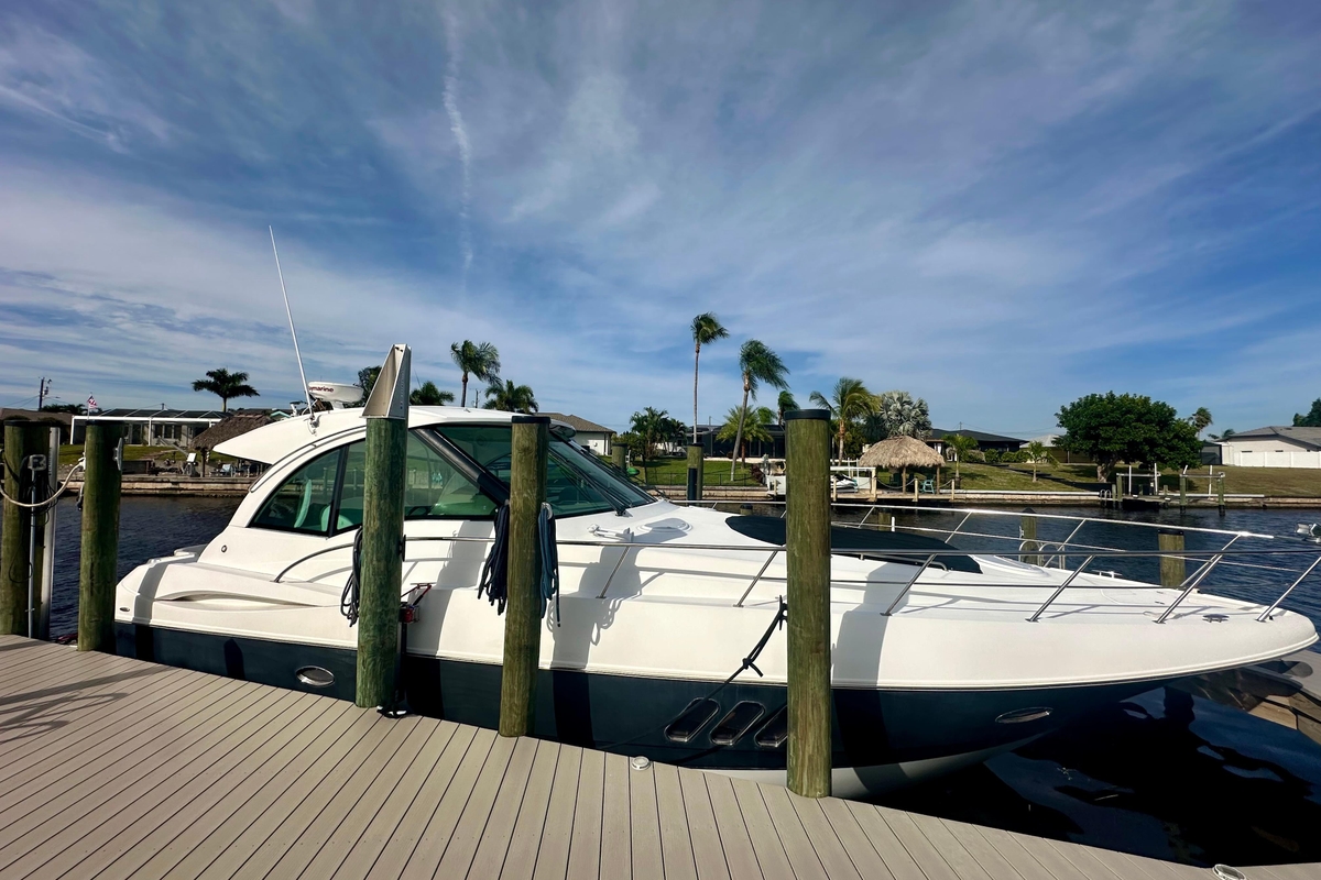 2011 Cruisers Yachts 420 Sports Coupe - Sold Boat