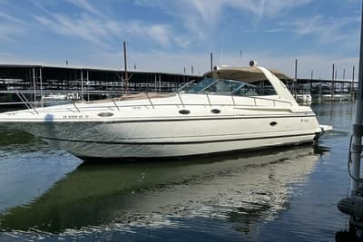 BOATZON | Cruisers Yachts 4270 Express 2000