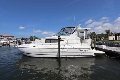 BOATZON | Cruisers Yachts 4450 Express Motoryacht 2000 BOATZON | Cruisers Yachts 4450 Express Motoryacht 2000