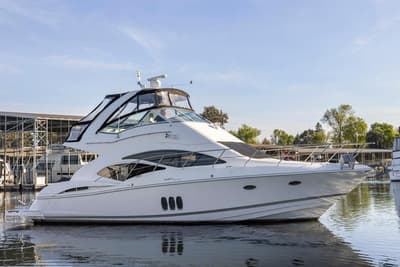 BOATZON | Cruisers Yachts 447 Sport Sedan 2008