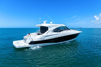 BOATZON | Cruisers Yachts 45 CANTIUS 2014