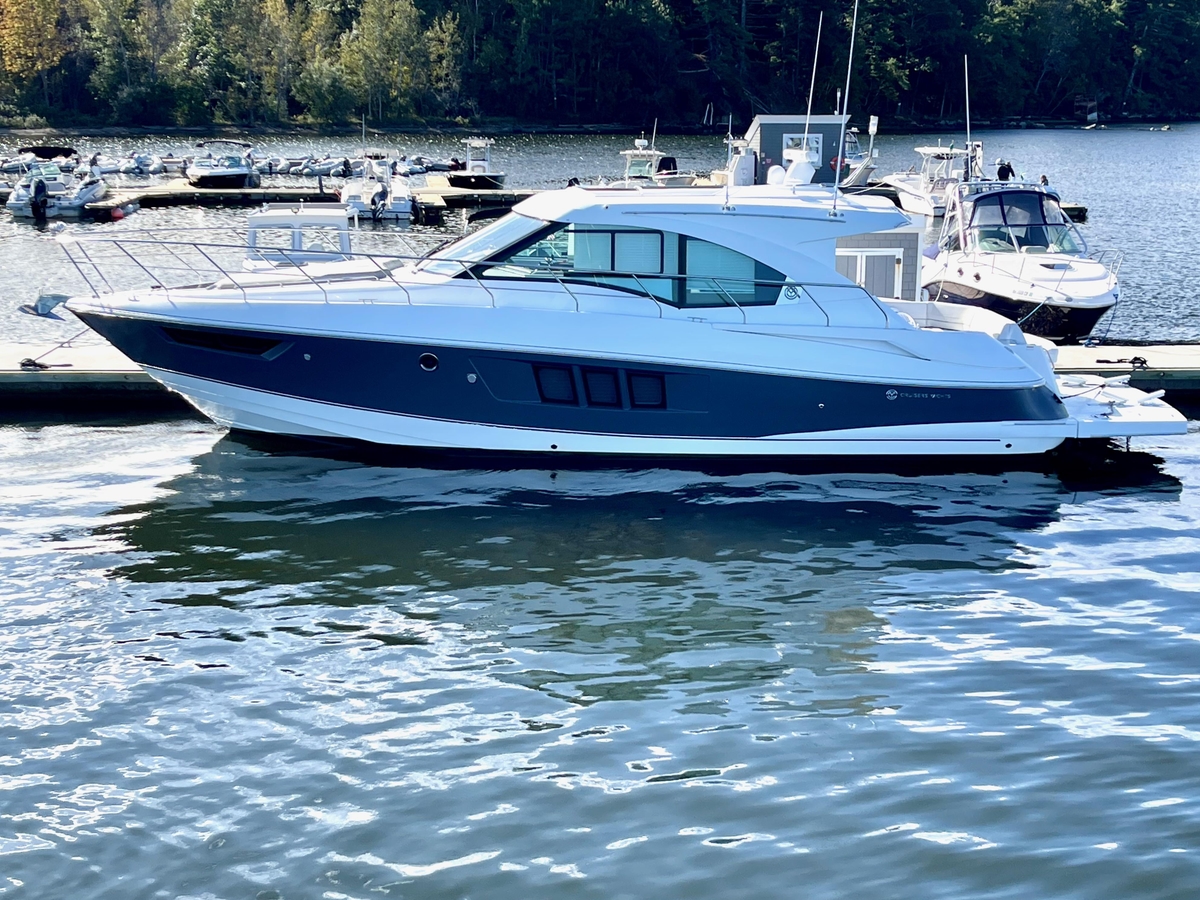 2018 Cruisers Yachts 45 Cantius - Sold Boat