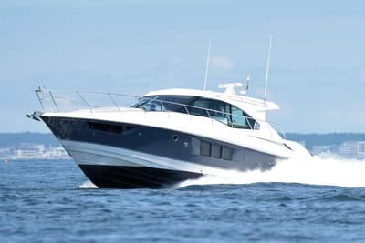 BOATZON | Cruisers Yachts 45 Cantius 2018