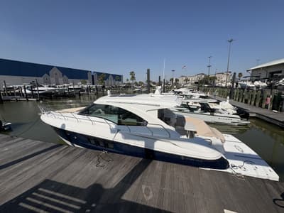 BOATZON | Cruisers Yachts 450 CANTIUS 2015