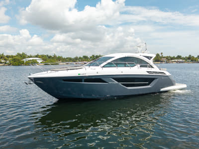 BOATZON | Cruisers Yachts 50 C 2023