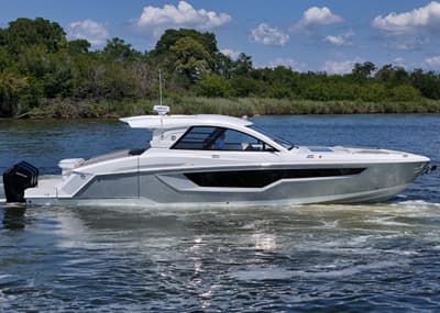 BOATZON | Cruisers Yachts 50 GLS OB 2026