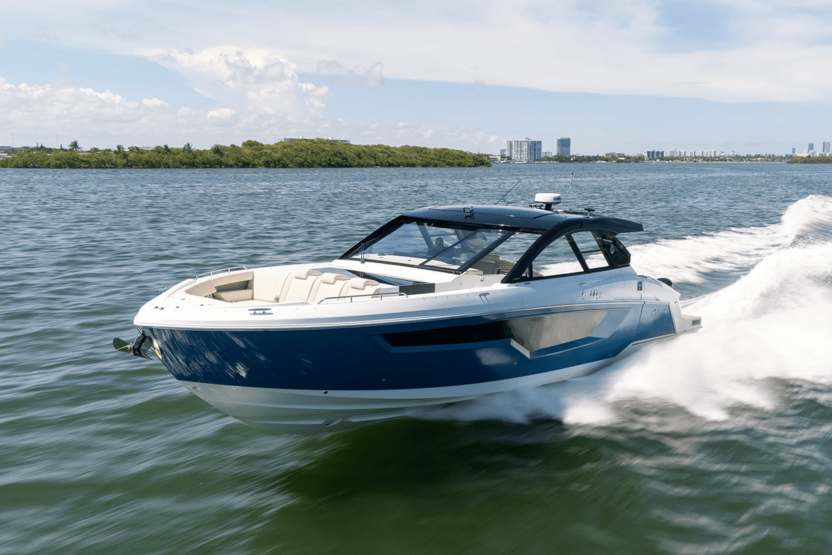 2025 Cruisers Yachts 50 GLS Outboard - Sold Boat