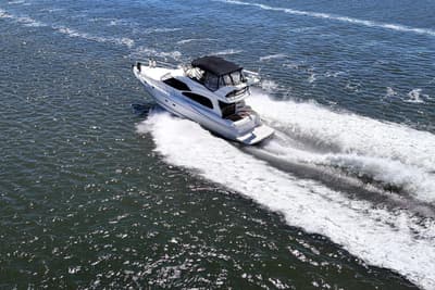 BOATZON | Cruisers Yachts 5000 Sedan Sport 1999