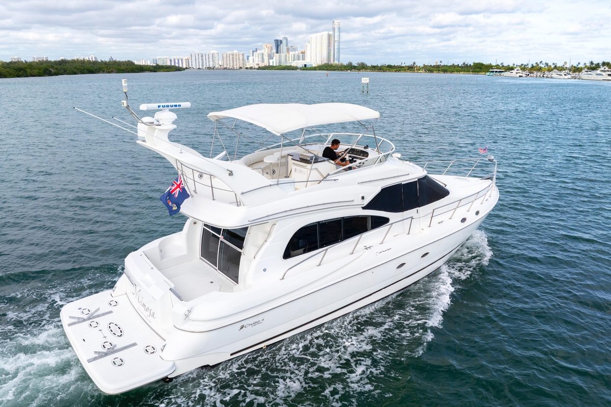 2001 Cruisers Yachts 5000 Sedan Sport - Sold Boat