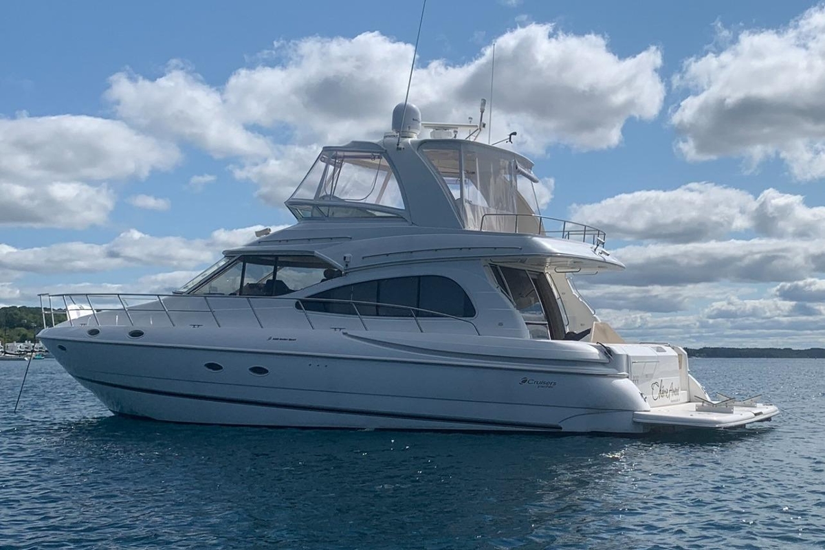 2003 Cruisers Yachts 5000 Sedan Sport - Sold Boat