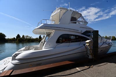 BOATZON | Cruisers Yachts 5000 Sedan Sport 2003