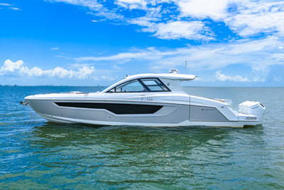 BOATZON | Cruisers Yachts 50GLS OB 2026
